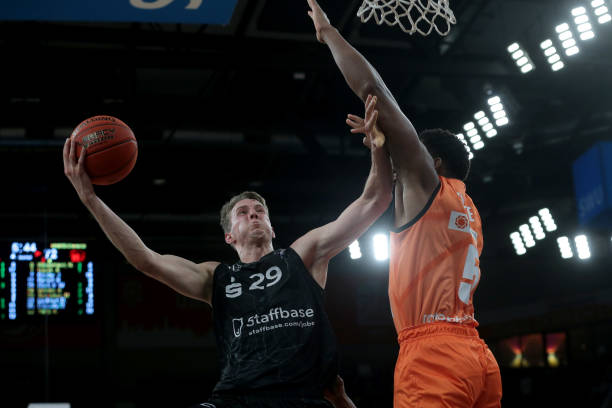 足坛中有了 足坛中有了