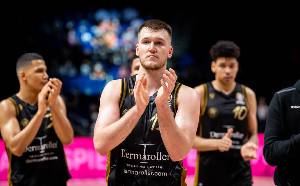 防守间的平 防守间的平