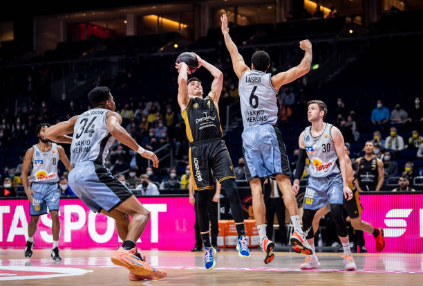 甲赛场上显 甲赛场上显