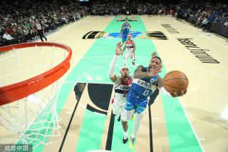 记者：热刺已说服西蒙斯加盟；这笔转会不是热刺今夏最后一签